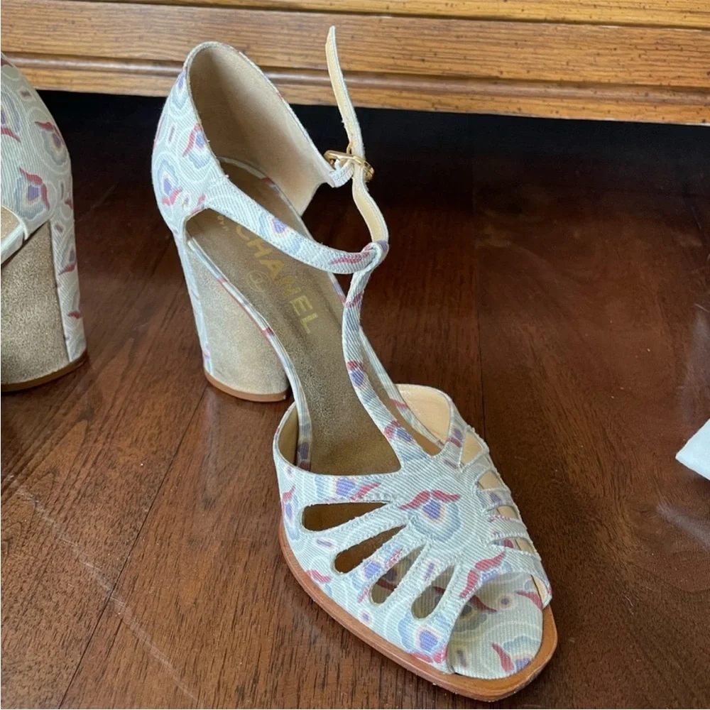 Elegant Floral Women's Heels - Picture 3 of 9